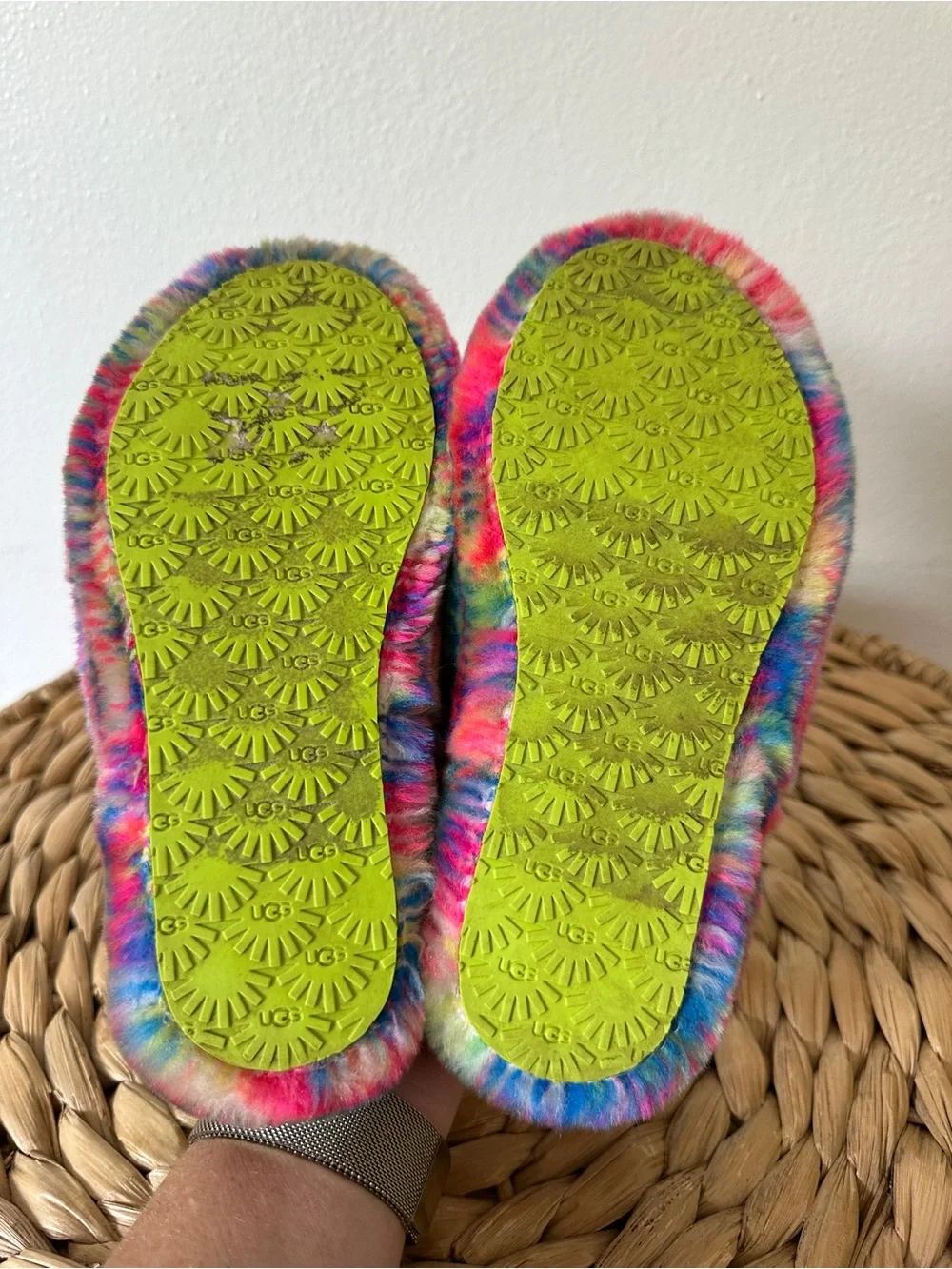 UGG Girls Fluff Yeah Pixelate Slide Sandals Slipper Rainbow Neon Pink Size 1